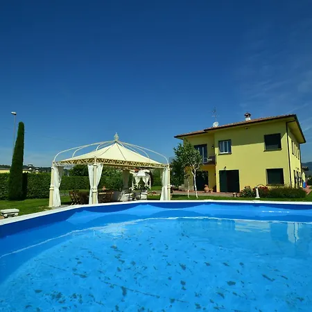 度假居 In Montecarlo With Pool And Scenic Views San Piero in Campo (Tuscany)