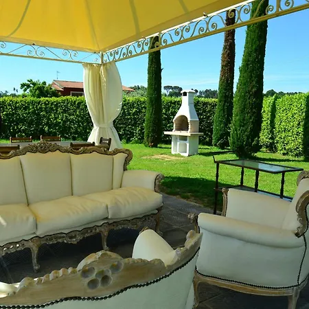 度假居 In Montecarlo With Pool And Scenic Views *