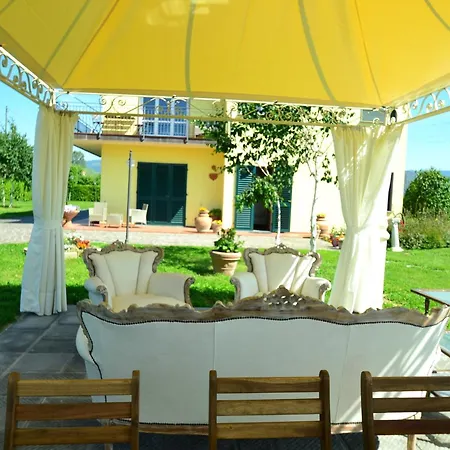 In Montecarlo With Pool And Scenic Views 度假居 San Piero in Campo (Tuscany)