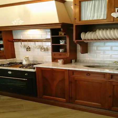 In Montecarlo With Pool And Scenic Views Tatil Evi