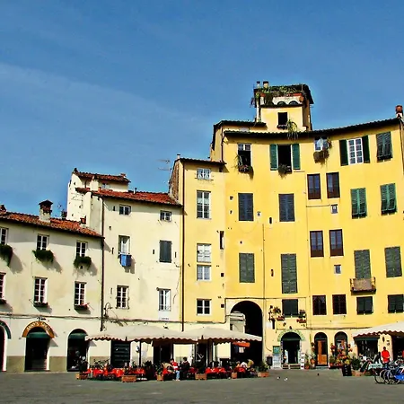 In Montecarlo With Pool And Scenic Views Tatil Evi *