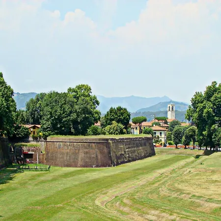 度假居 In Montecarlo With Pool And Scenic Views San Piero in Campo (Tuscany)
