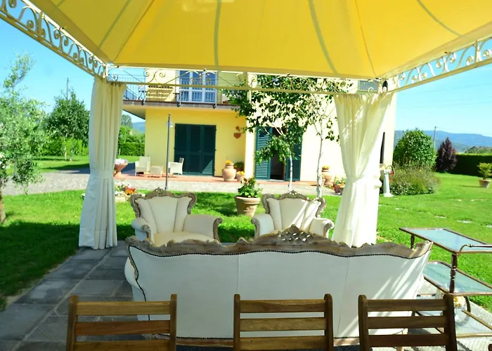 In Montecarlo With Pool And Scenic Views Tatil Evi San Piero in Campo (Tuscany)