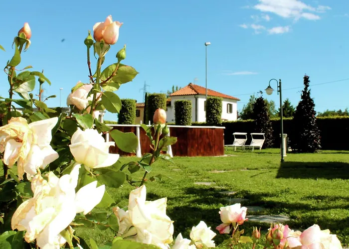 In Montecarlo With Pool And Scenic Views Tatil Evi *