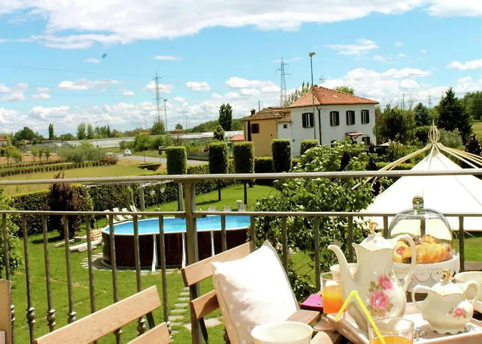 In Montecarlo With Pool And Scenic Views Tatil Evi *