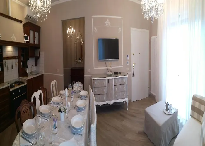 Tatil Evi In Montecarlo With Pool And Scenic Views