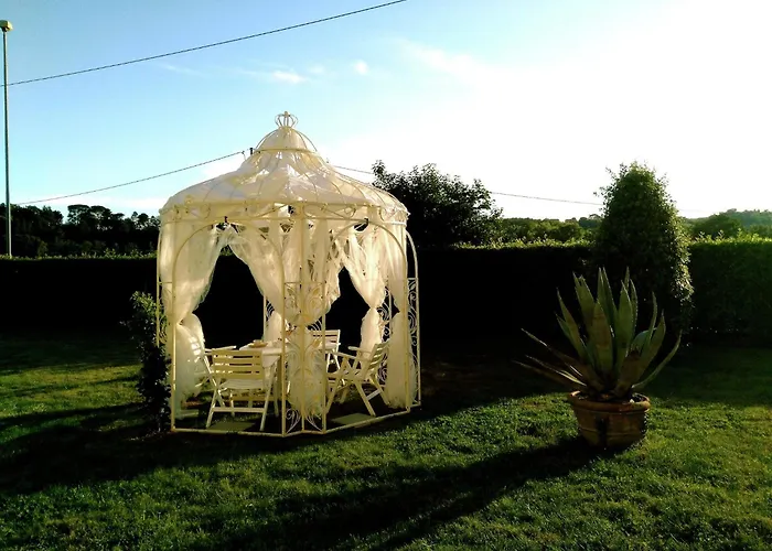 In Montecarlo With Pool And Scenic Views Tatil Evi San Piero in Campo (Tuscany)