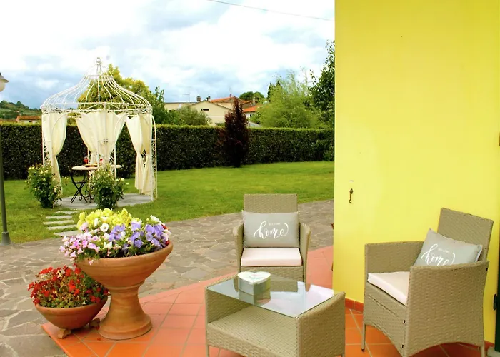 Tatil Evi In Montecarlo With Pool And Scenic Views