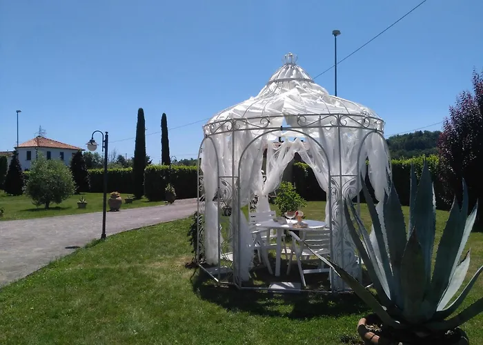 In Montecarlo With Pool And Scenic Views Tatil Evi San Piero in Campo (Tuscany)